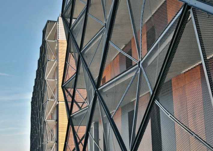 Металлические уголки в современной архитектуре: инновационные применения