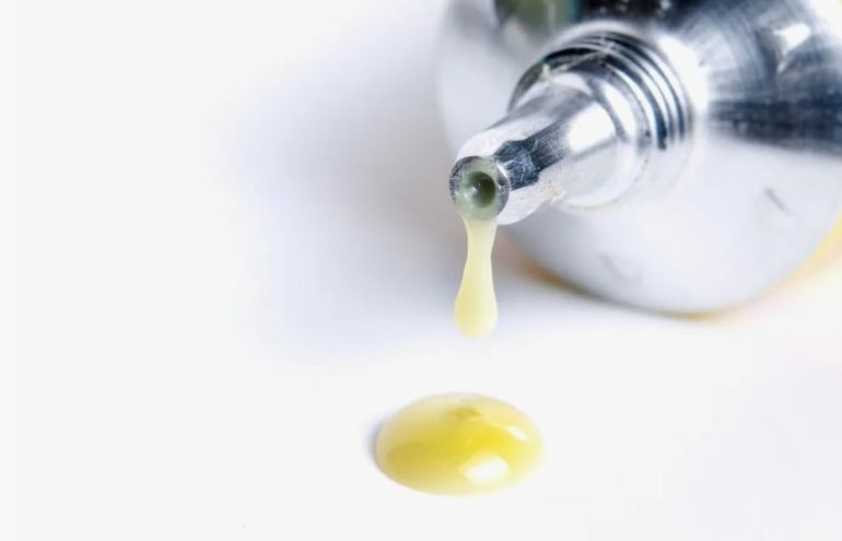 10 видов клея, которые должны быть в каждом доме