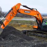 Как выбрать гусеничный экскаватор для строительных работ