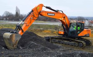 Как выбрать гусеничный экскаватор для строительных работ