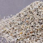 10 неожиданных применений кварцевого песка в современном мире