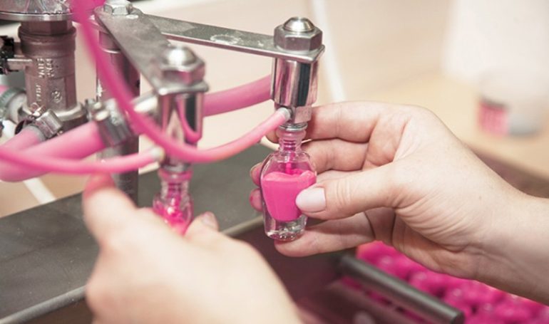 Как устроено современное производство гель лаков: этапы и технологии