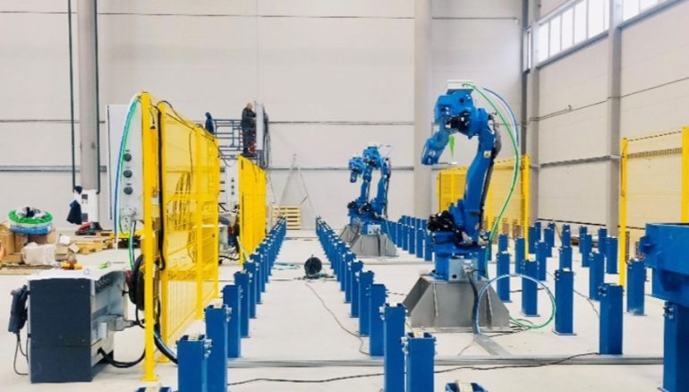 Робот для разгрузки станков: эффективность и экономия на производстве