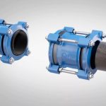 Муфты для трубопроводов из ПНД и стали: сравнение, плюсы и минусы применения