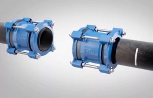 Муфты для трубопроводов из ПНД и стали: сравнение, плюсы и минусы применения